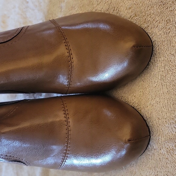 Franco Sarto Boots ...in a tan....WITH THE BOX......sleek and ready to wear - Picture 3 of 7